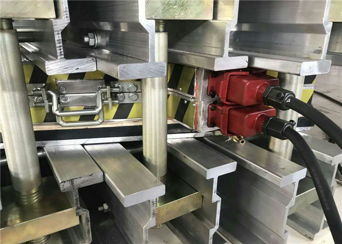 Cintura trasportatrice di gomma mobile con ruote Vulcanizzatore Temperatura 0-200 °C Attrezzature portatili per la manutenzione del trasportatore